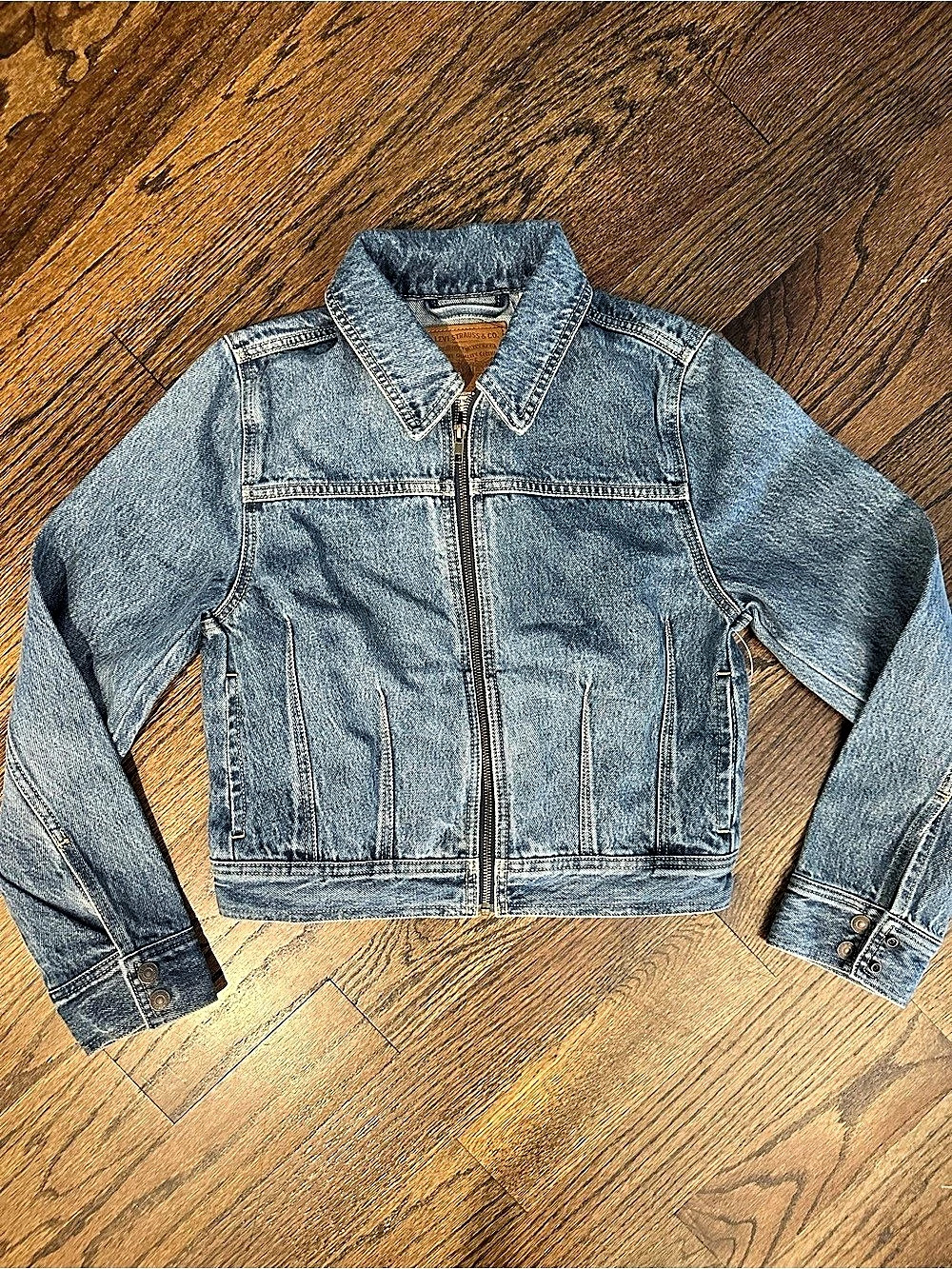 Levi'Small Denim Jacket Size Small Like New